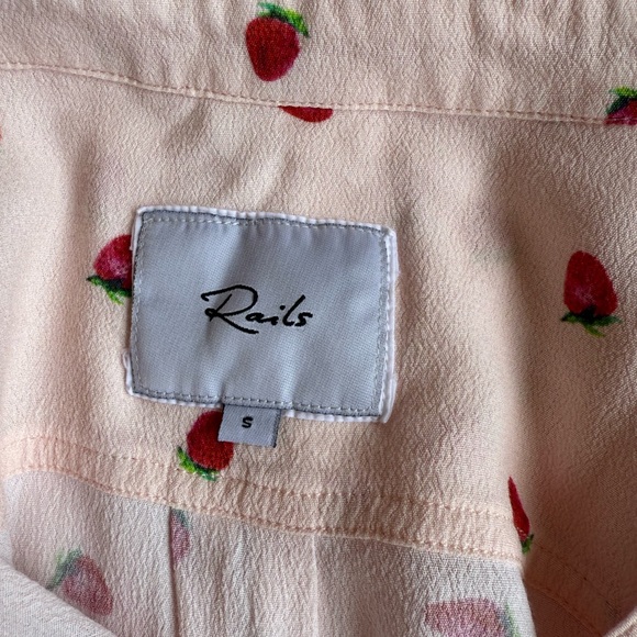 Rails Rocsi Strawberry Print Button Down Shirt Size Small - Picture 8 of 10